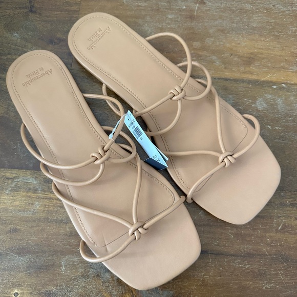 Abercrombie &‎ Fitch Tan Women's Sandals size 10/11 NWT - Picture 1 of 6